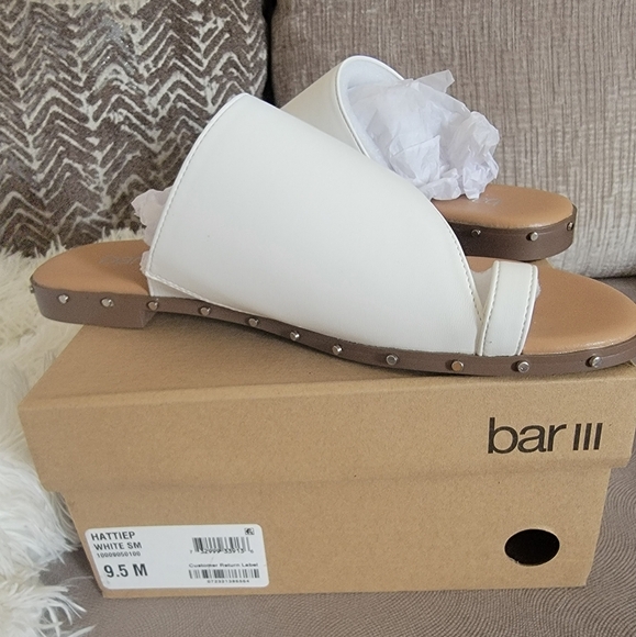 Bar III size 9.5 white studded sandals. NIB w tags - Picture 2 of 4